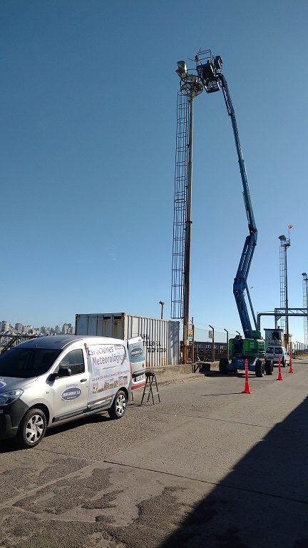 Instalaci&oacute;n con gr&uacute;a en planta